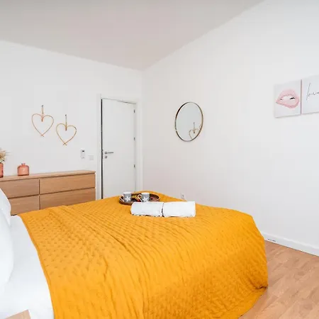 Bright & Spacious Flat W/ Balcony By Host Wise Apartamento Portimão