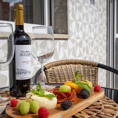 Bright & Spacious Flat W/ Balcony By Host Wise Apartamento *