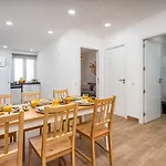 Bright & Spacious Flat W/ Balcony By Host Wise Lejlighed *