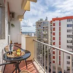 Lejlighed Bright & Spacious Flat W/ Balcony By Host Wise *