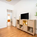 Bright & Spacious Flat W/ Balcony By Host Wise Lejlighed Portimão
