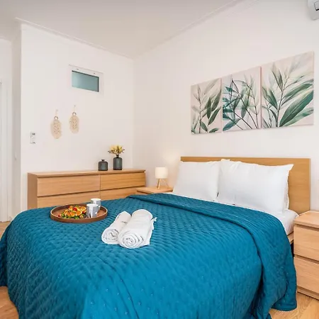 Hostwise - Bright & Spacious Flat W/ Balcony * Portimao