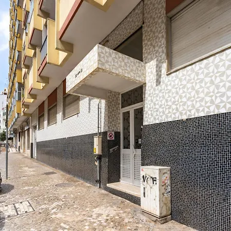 Hostwise - Bright & Spacious Flat W/ Balcony Apartment Portimao