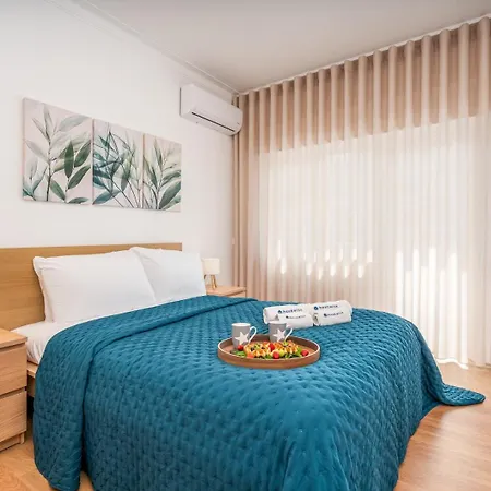 Hostwise - Bright & Spacious Flat W/ Balcony * Portimao