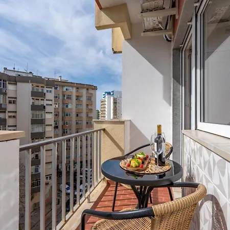 Hostwise - Bright & Spacious Flat W/ Balcony * Portimao